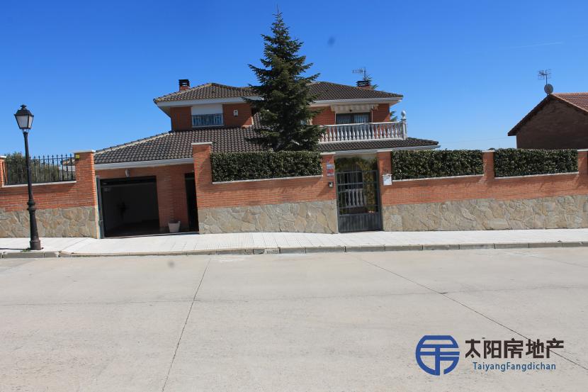 销售位于Torrejon Del Rey (瓜达拉哈拉省)市外的别墅