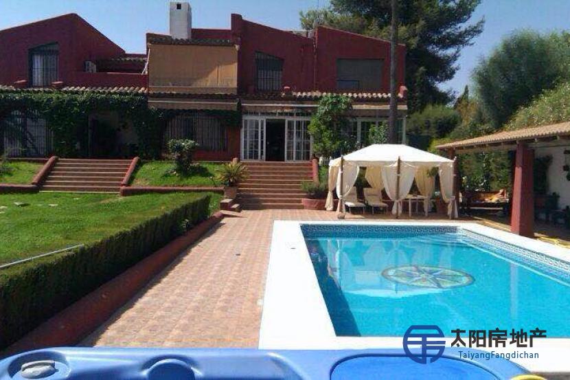 Chalet en Venta en Tomares (Sevilla)