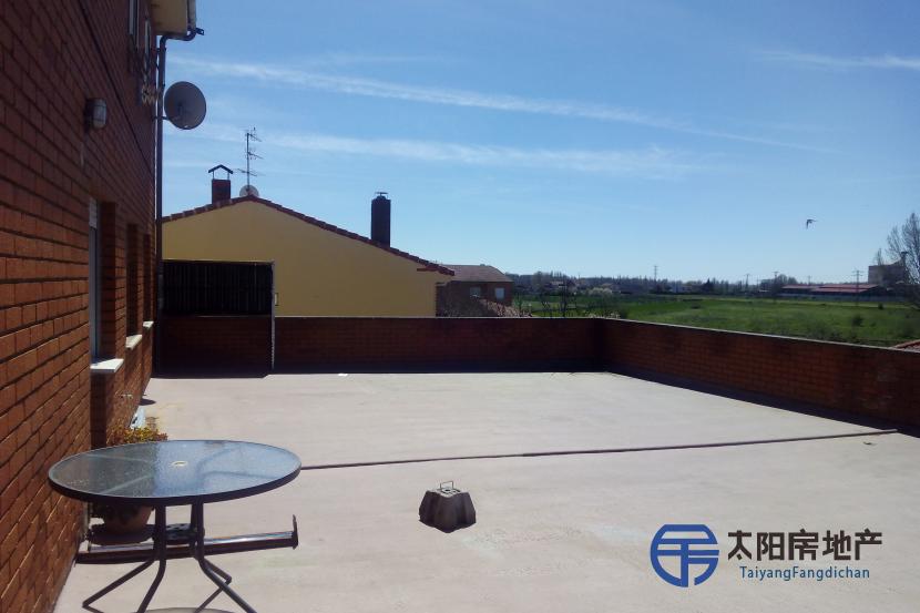 Piso en Venta en Villaturiel (León)