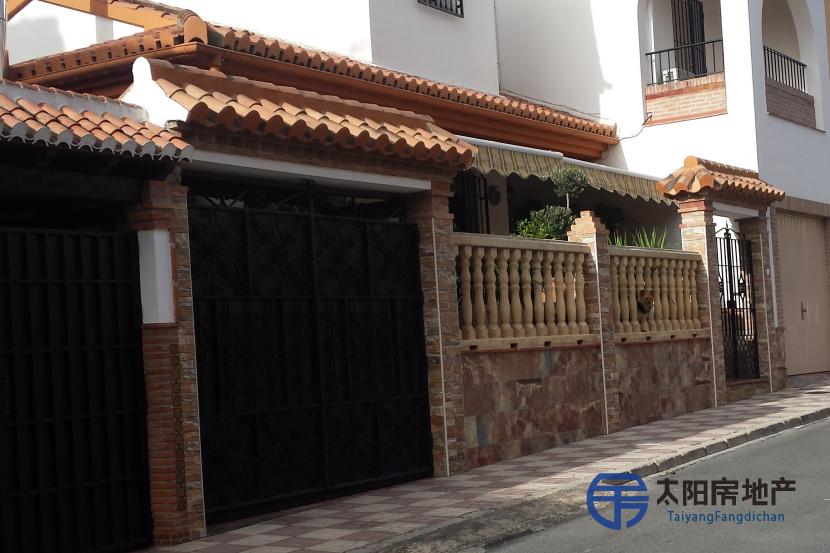 Chalet en Venta en Albolote (Granada)