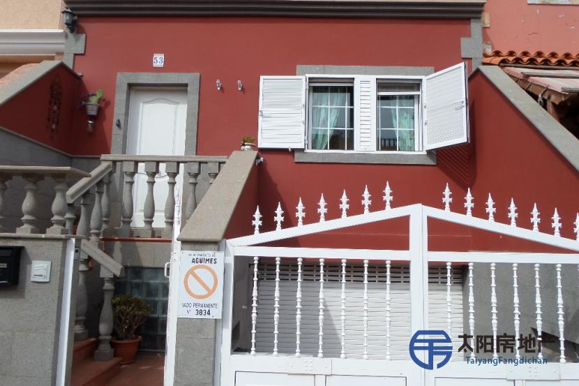 销售位于Cruce De Arinaga (加那利岛拉斯帕尔马省)市中心的复式公寓
