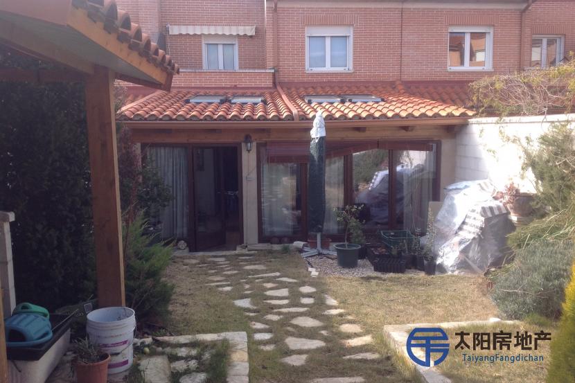 Chalet en Venta en Mucientes (Valladolid)