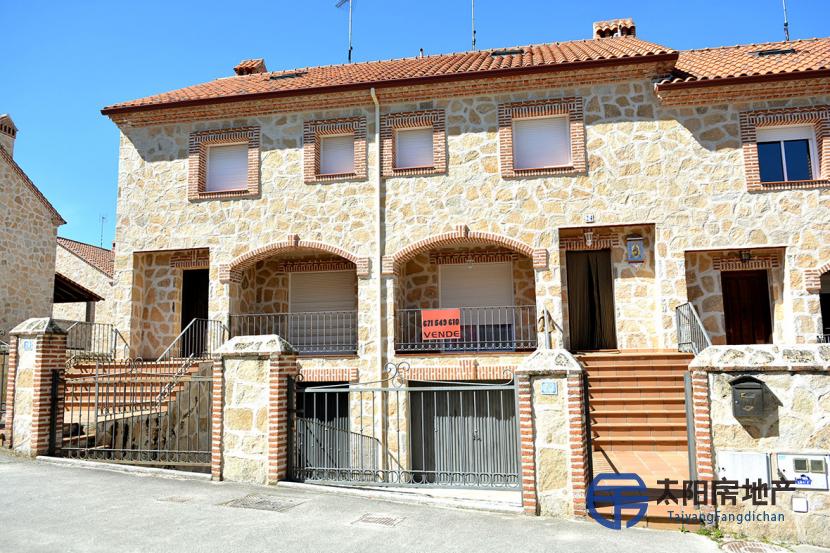 Chalet en Venta en Navaluenga (Ávila)