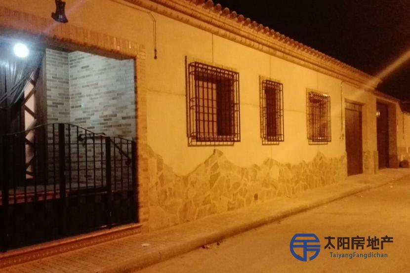 Vivienda Unifamiliar en Venta en Mota Del Cuervo (Cuenca)