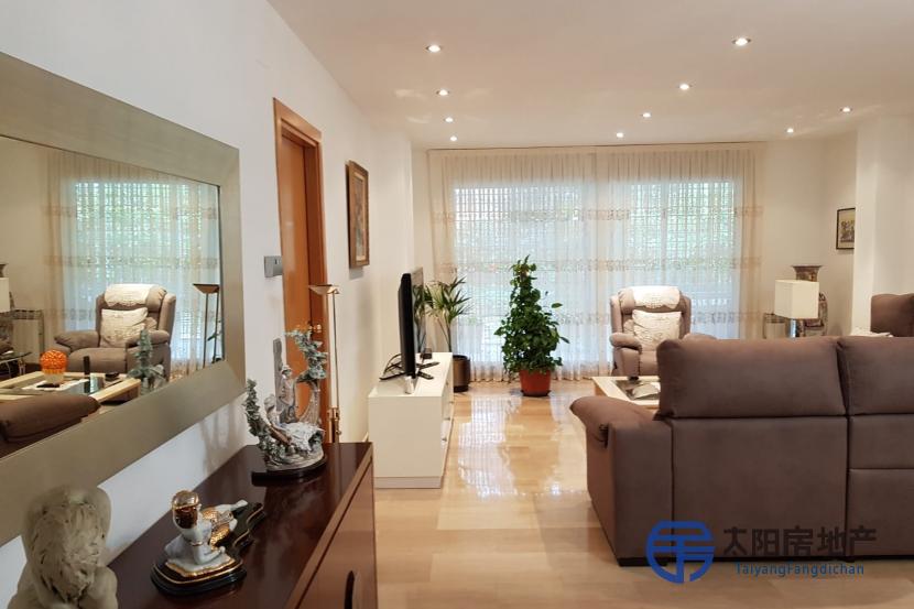 出售位于Sant Feliu De Llobregat (巴塞罗那省)市中心的公寓