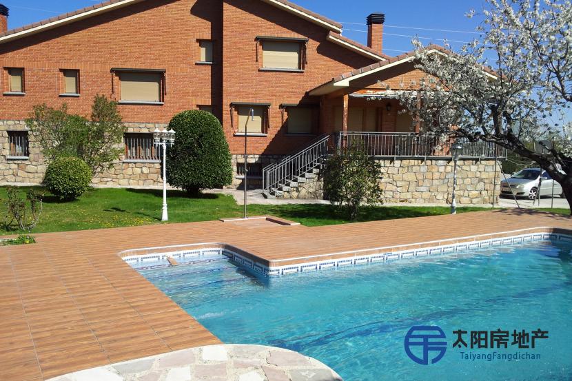 Chalet en Venta en Becerril De La Sierra (Madrid)