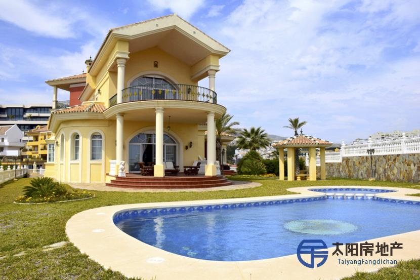 Villa en Venta en Benalmadena Costa (Málaga)