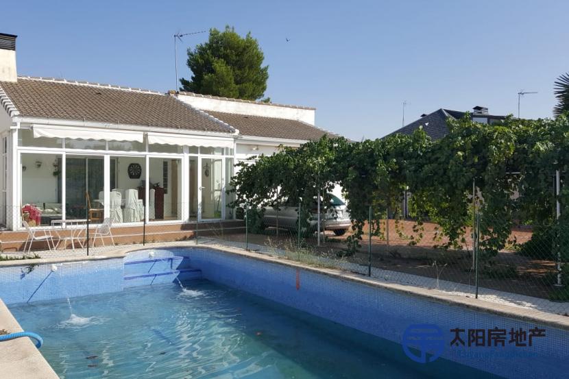 Chalet en Venta en Camarma De Esteruelas (Madrid)