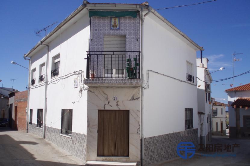 出售位于El Gordo (卡塞雷斯省)市中心的独立房子